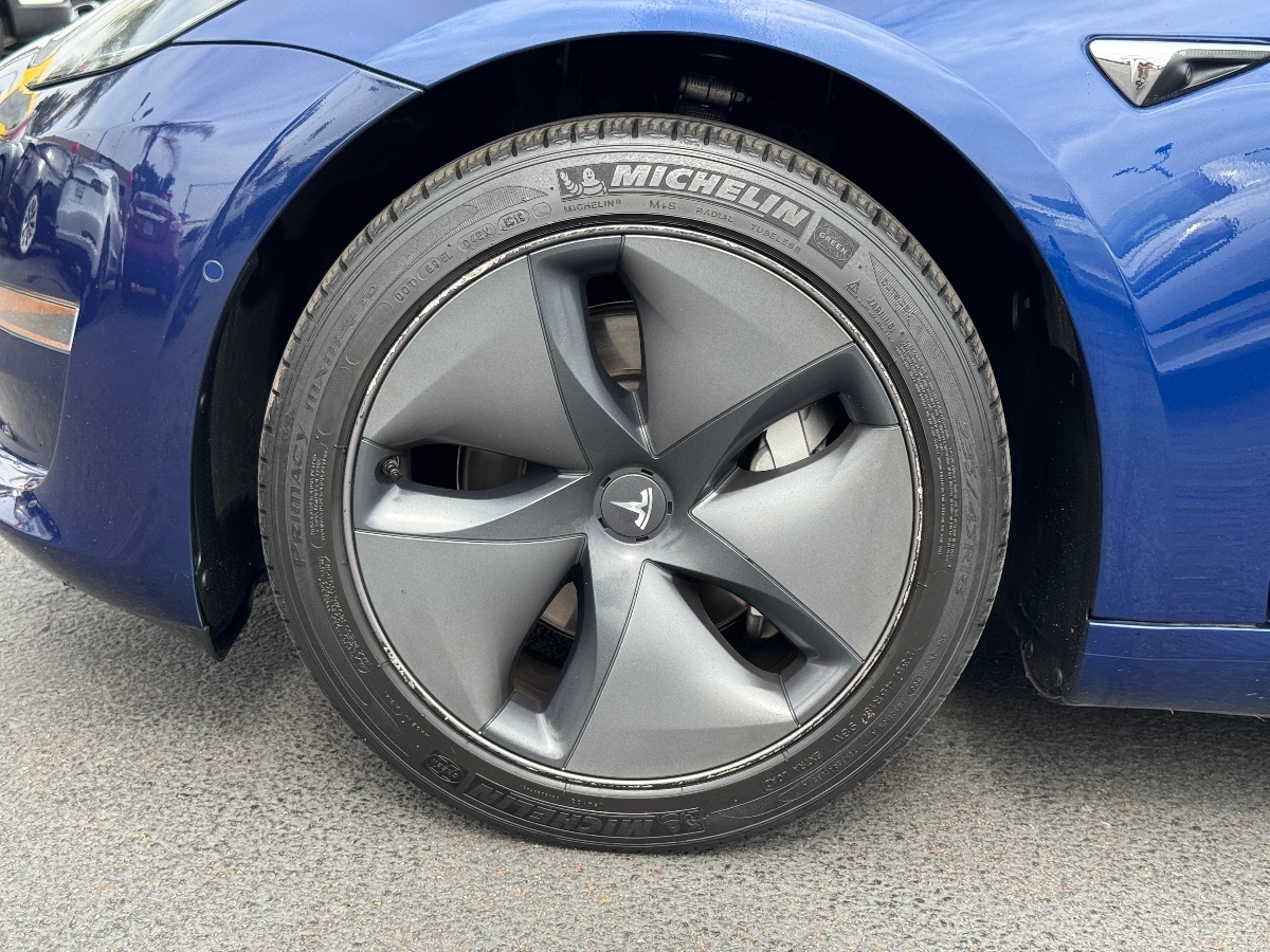 2019 Tesla Model 3 Mid Range photo 5