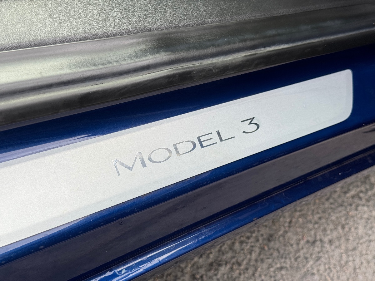 2019 Tesla Model 3 Mid Range photo 16