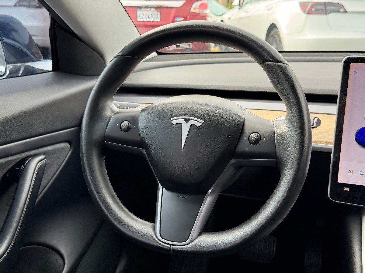 2019 Tesla Model 3 Mid Range photo 23
