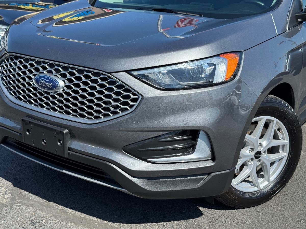 2024 Ford Edge SEL photo 3