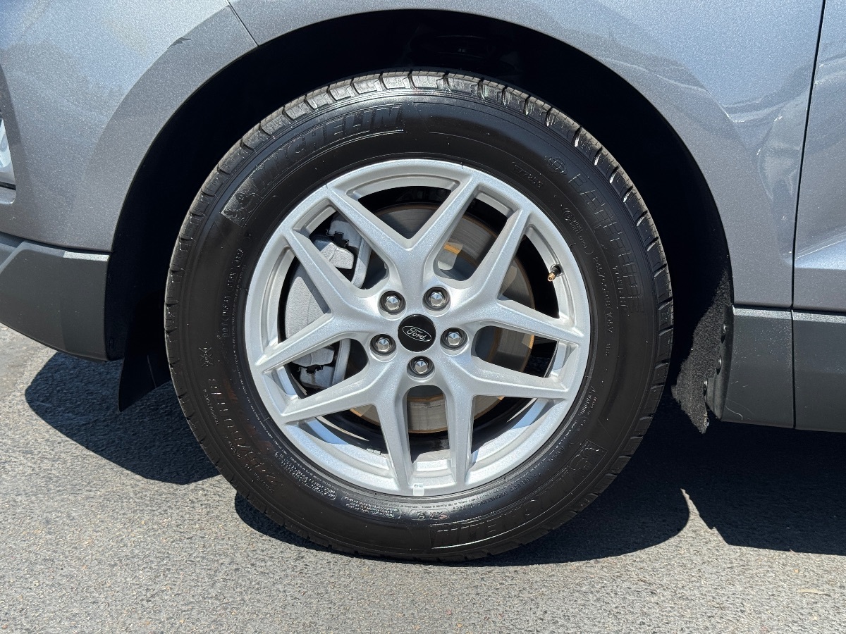 2024 Ford Edge SEL photo 6