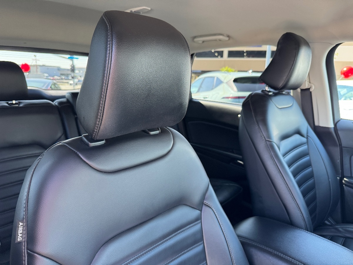 2024 Ford Edge SEL photo 16