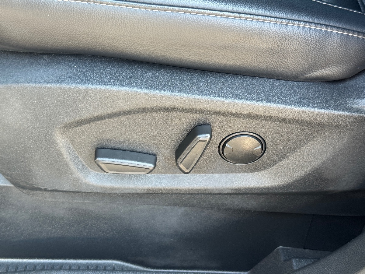 2024 Ford Edge SEL photo 25