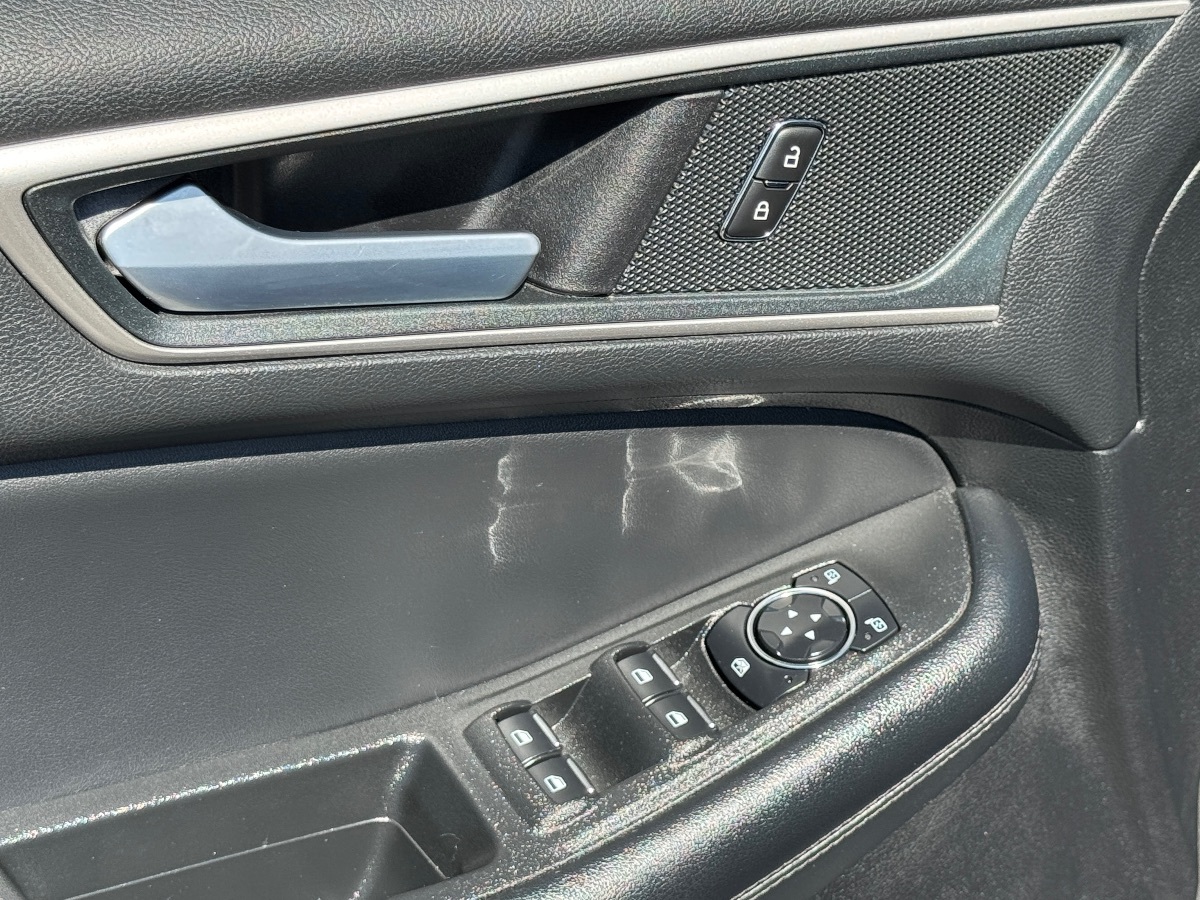 2024 Ford Edge SEL photo 28