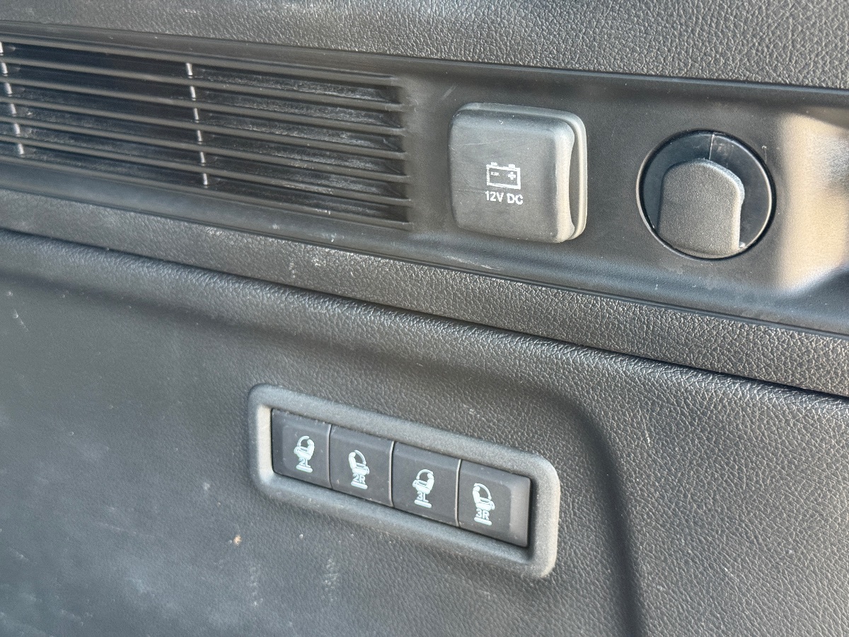 2024 Jeep Wagoneer L Series II photo 11
