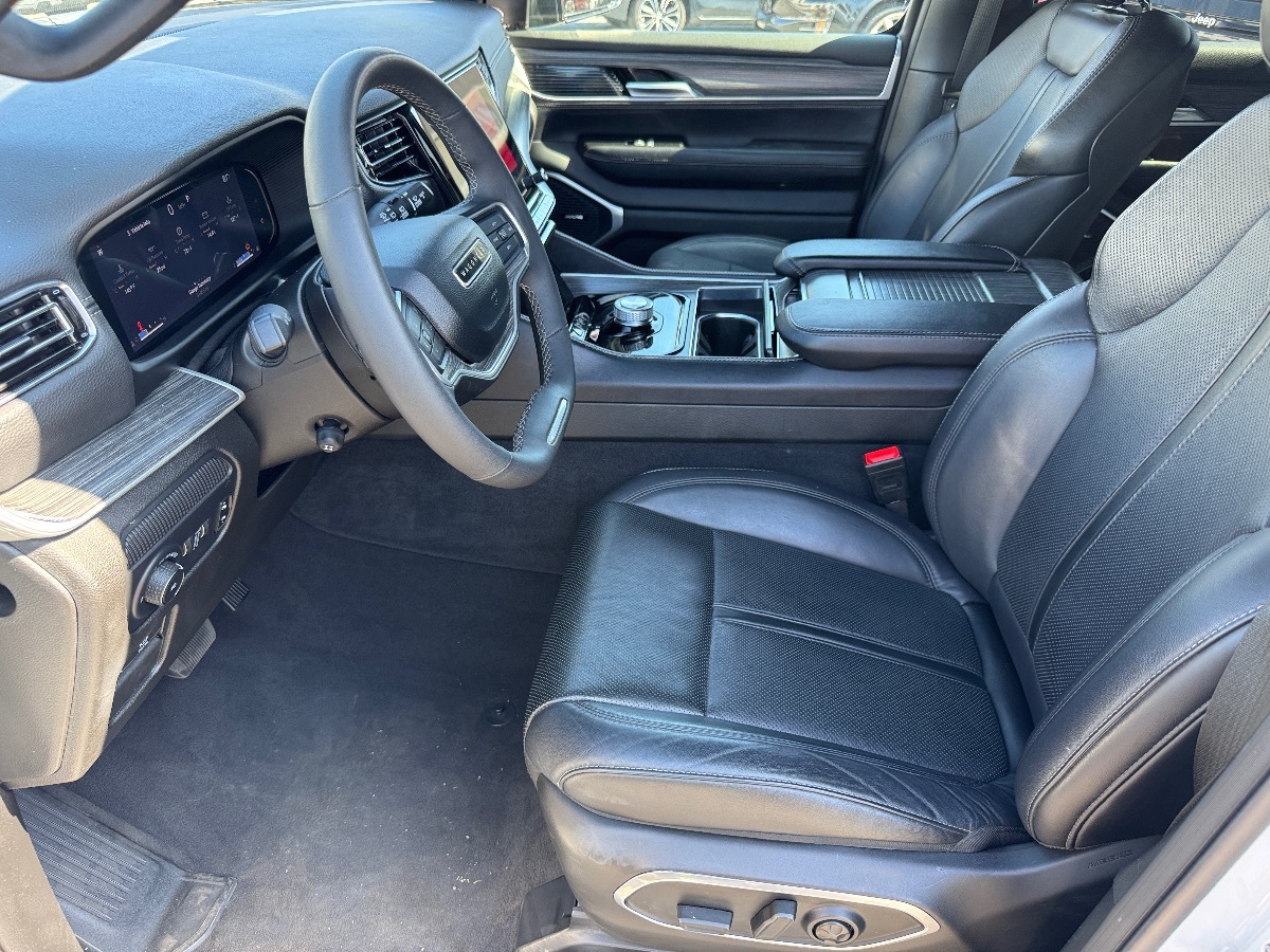 2024 Jeep Wagoneer L Series II photo 23