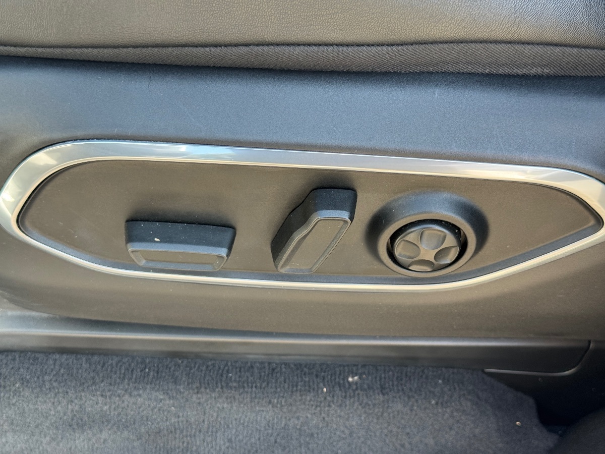 2024 Jeep Wagoneer L Series II photo 24