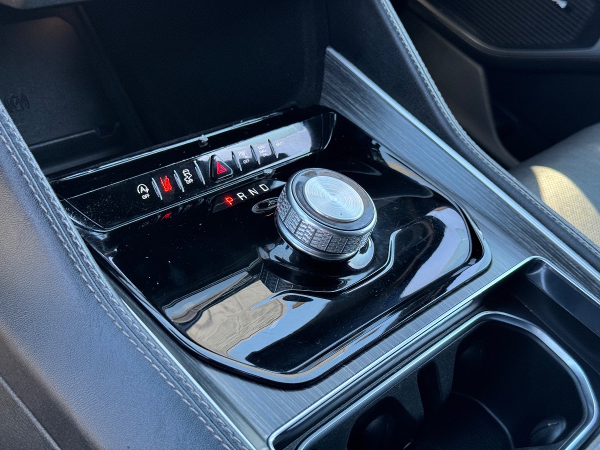 2024 Jeep Wagoneer L Series II photo 25