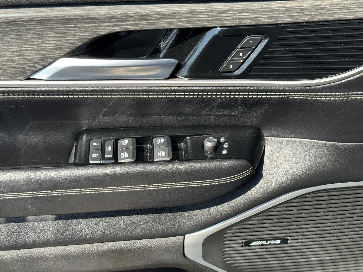 2024 Jeep Wagoneer L Series II photo 27