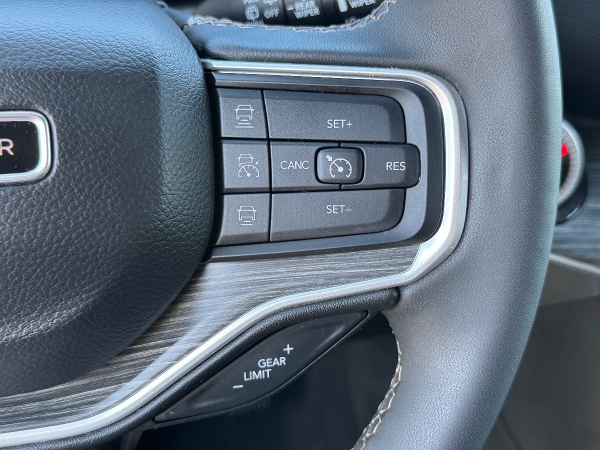 2024 Jeep Wagoneer L Series II photo 29