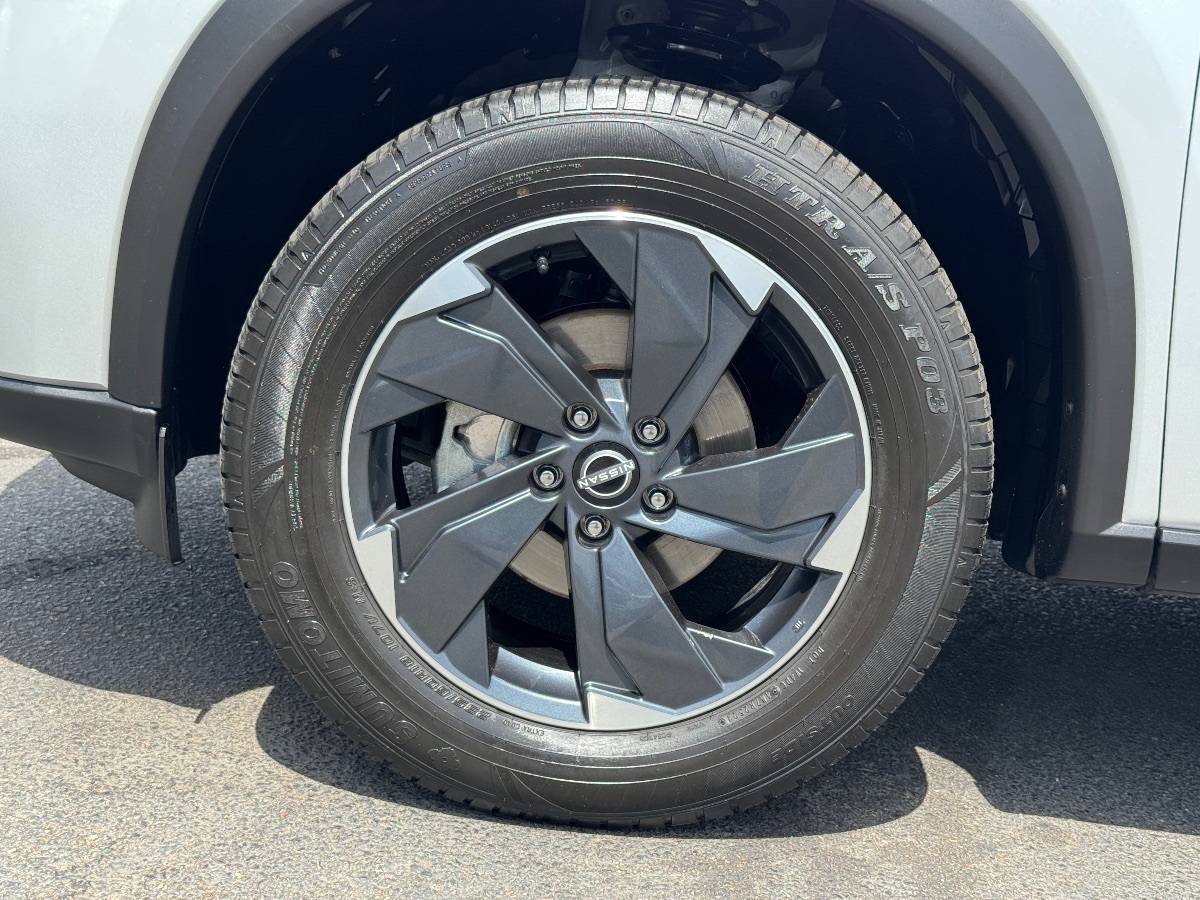 2024 Nissan Rogue SV photo 4