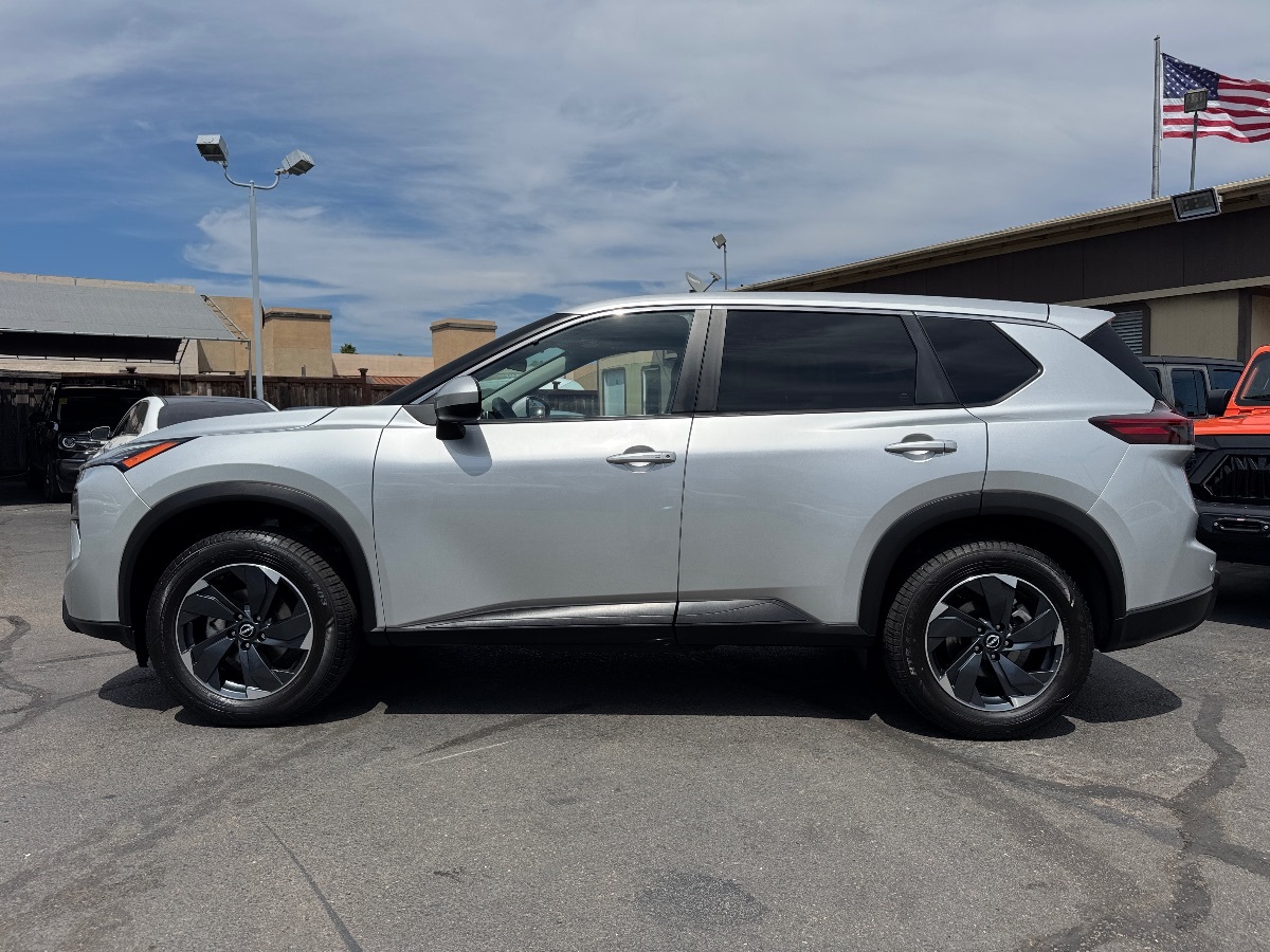 2024 Nissan Rogue SV photo 5
