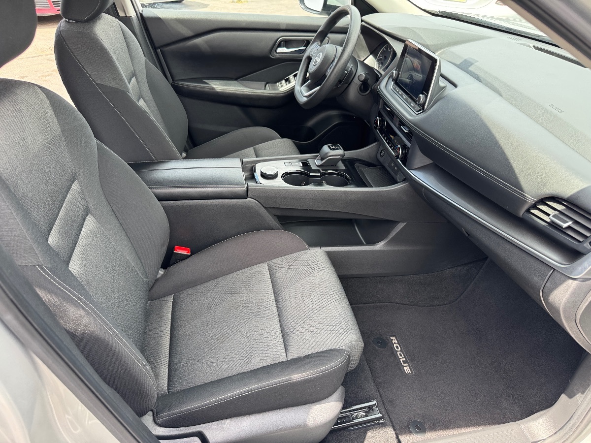 2024 Nissan Rogue SV photo 8