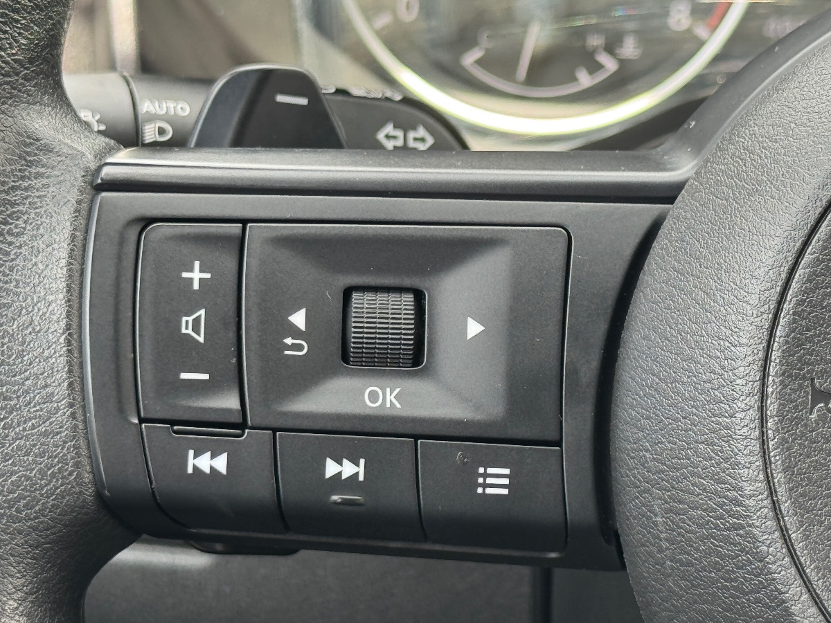2024 Nissan Rogue SV photo 17