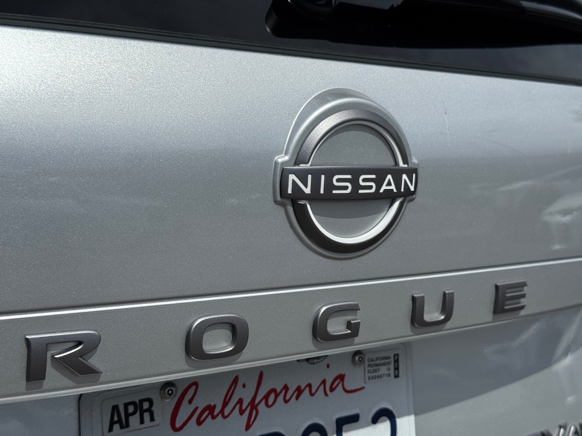 2024 Nissan Rogue SV photo 23