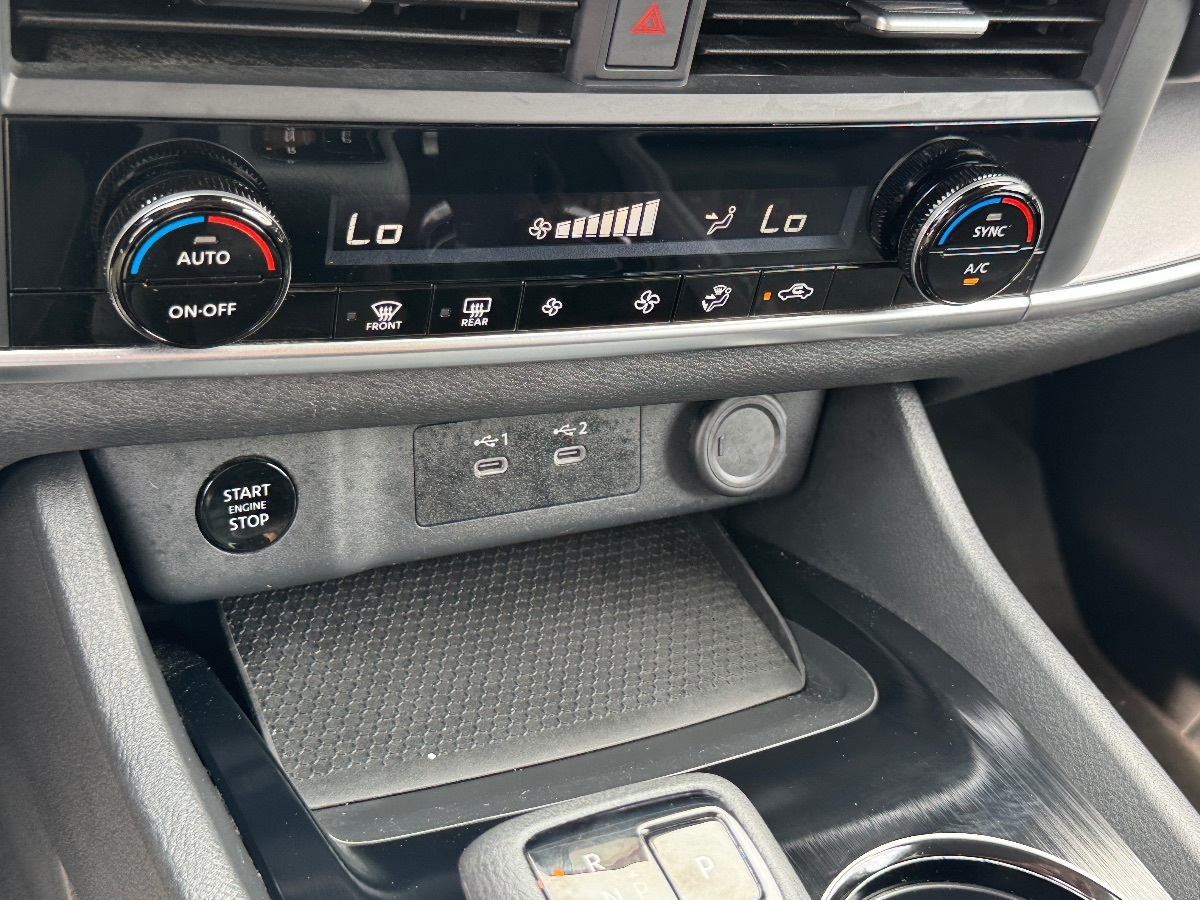 2024 Nissan Rogue SV photo 29