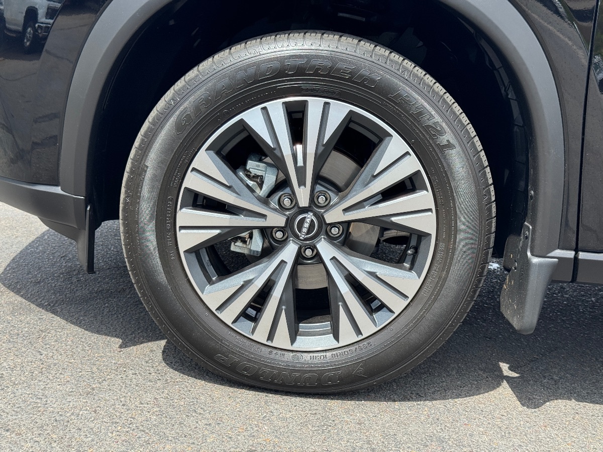 2023 Nissan Rogue SV photo 3