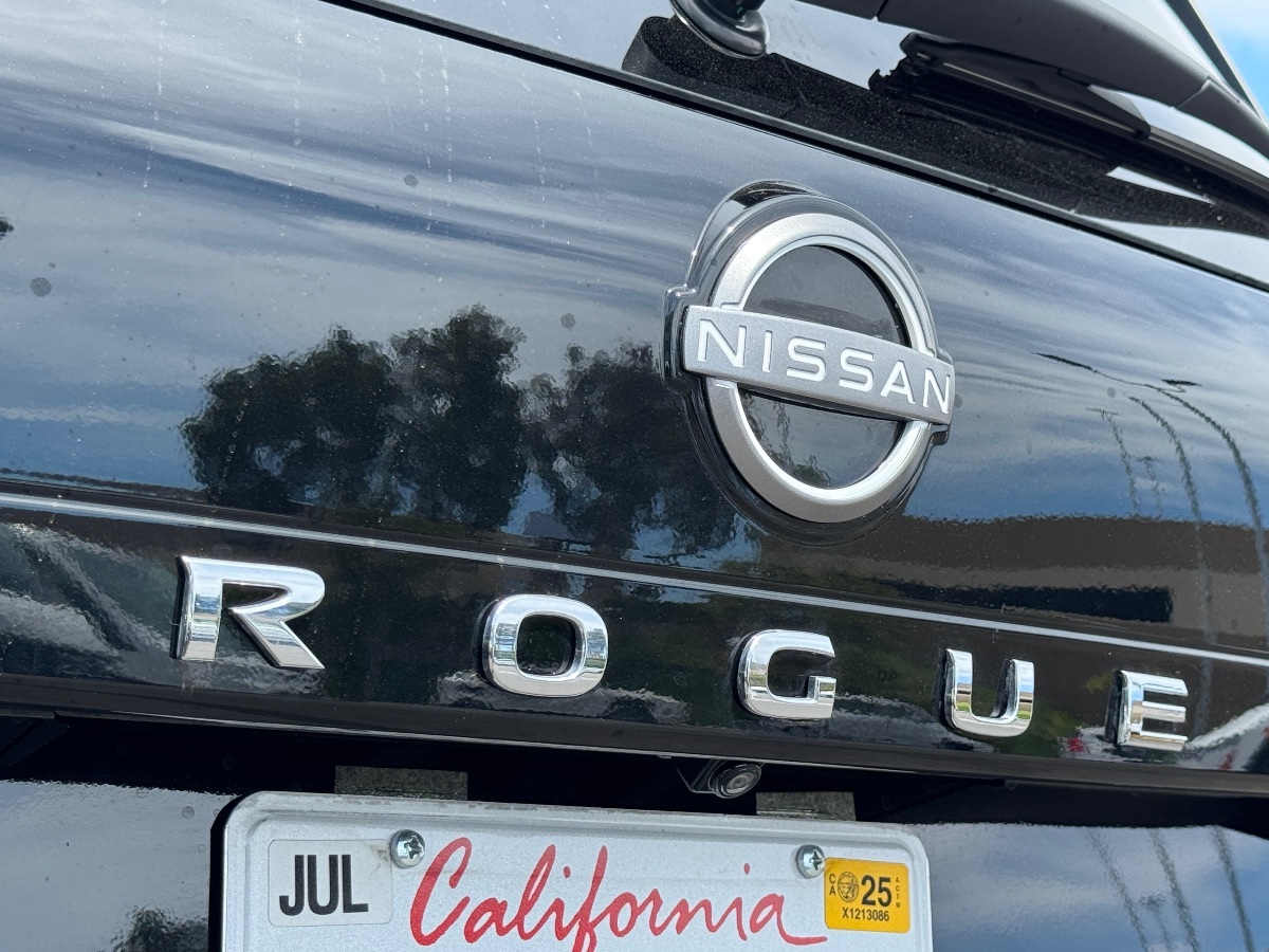 2023 Nissan Rogue SV photo 9