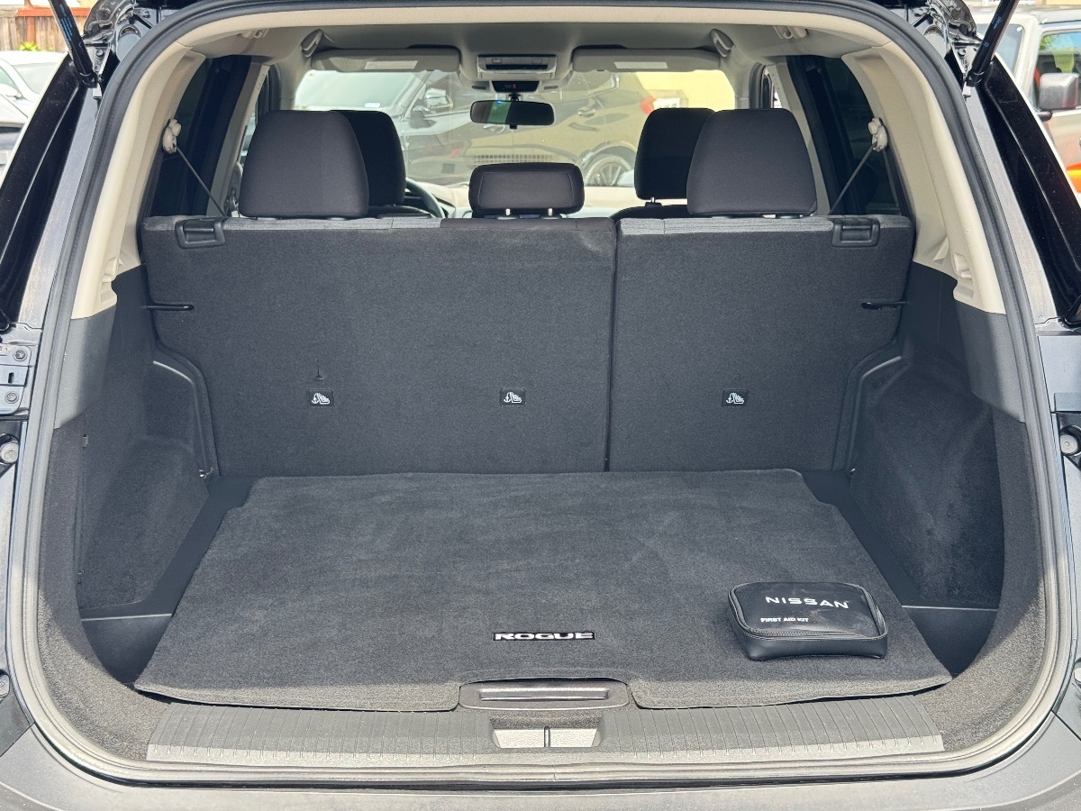 2023 Nissan Rogue SV photo 11