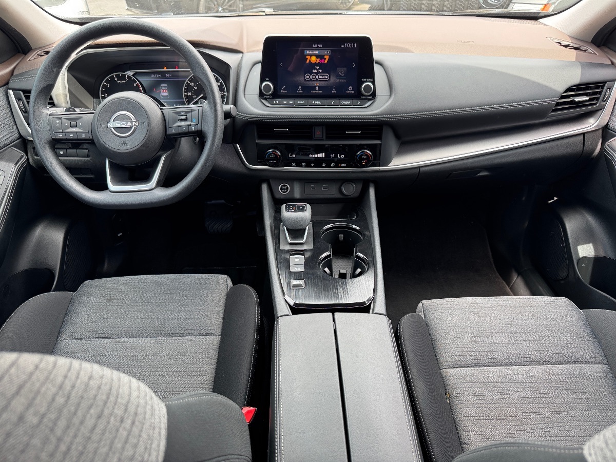 2023 Nissan Rogue SV photo 18