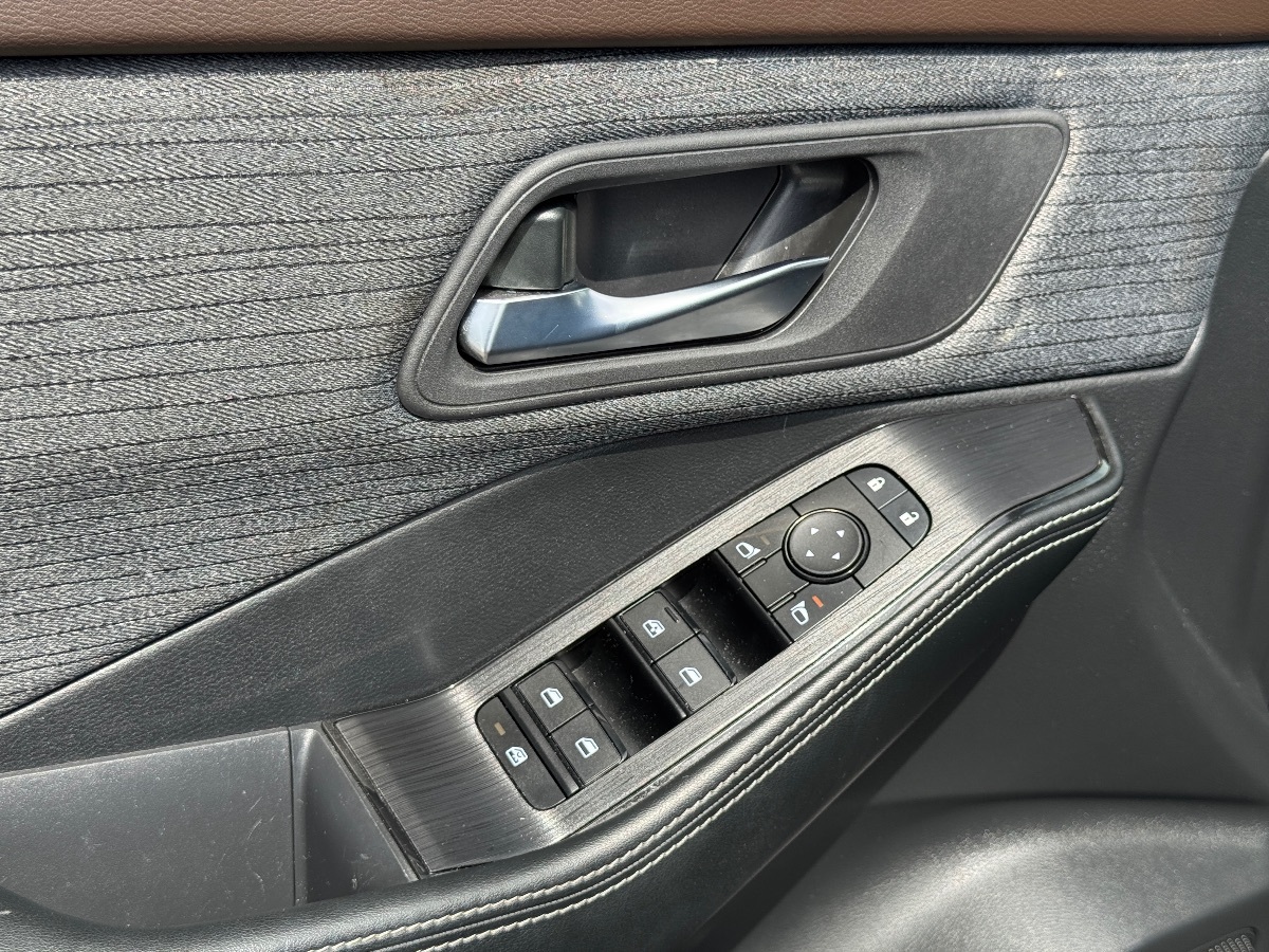 2023 Nissan Rogue SV photo 26
