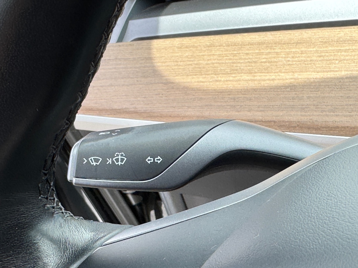 2018 Tesla Model 3 Long Range photo 29