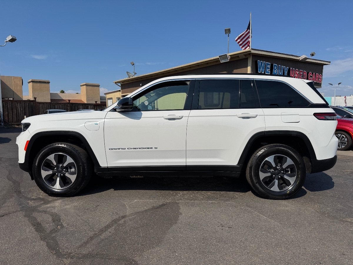 2024 Jeep Cherokee Limited 4xe photo 2