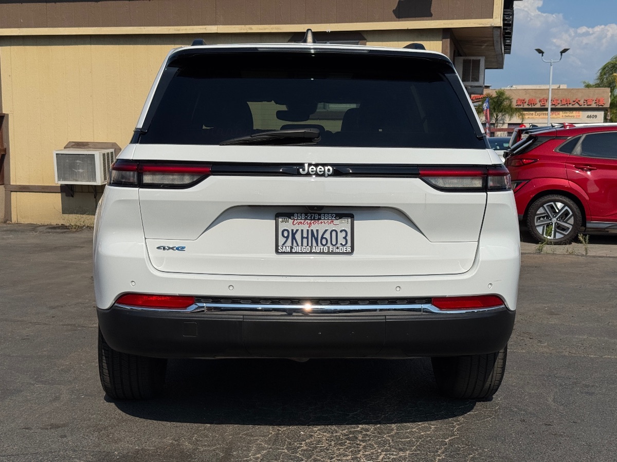 2024 Jeep Cherokee Limited 4xe photo 7