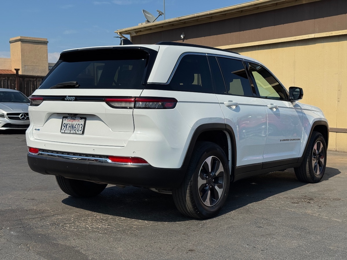2024 Jeep Cherokee Limited 4xe photo 8