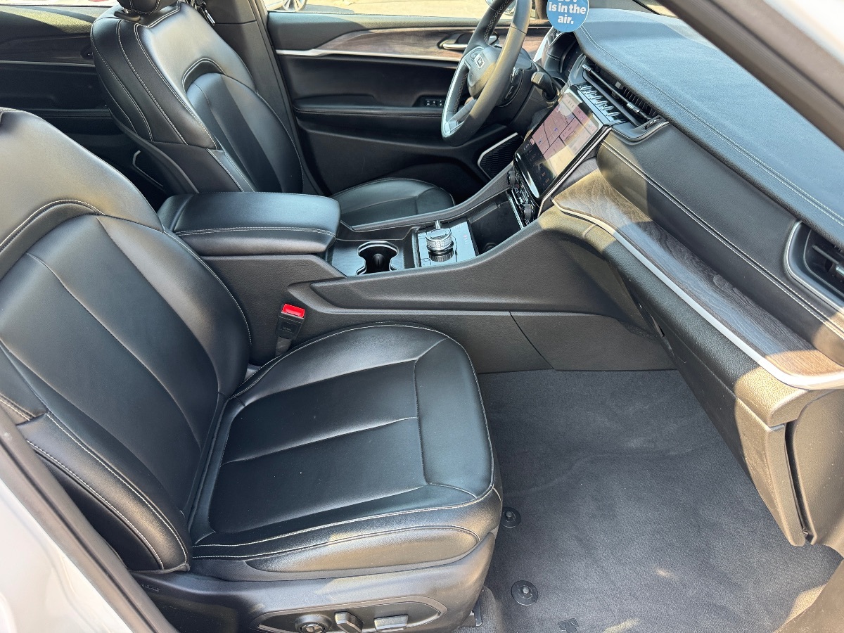 2024 Jeep Cherokee Limited 4xe photo 10