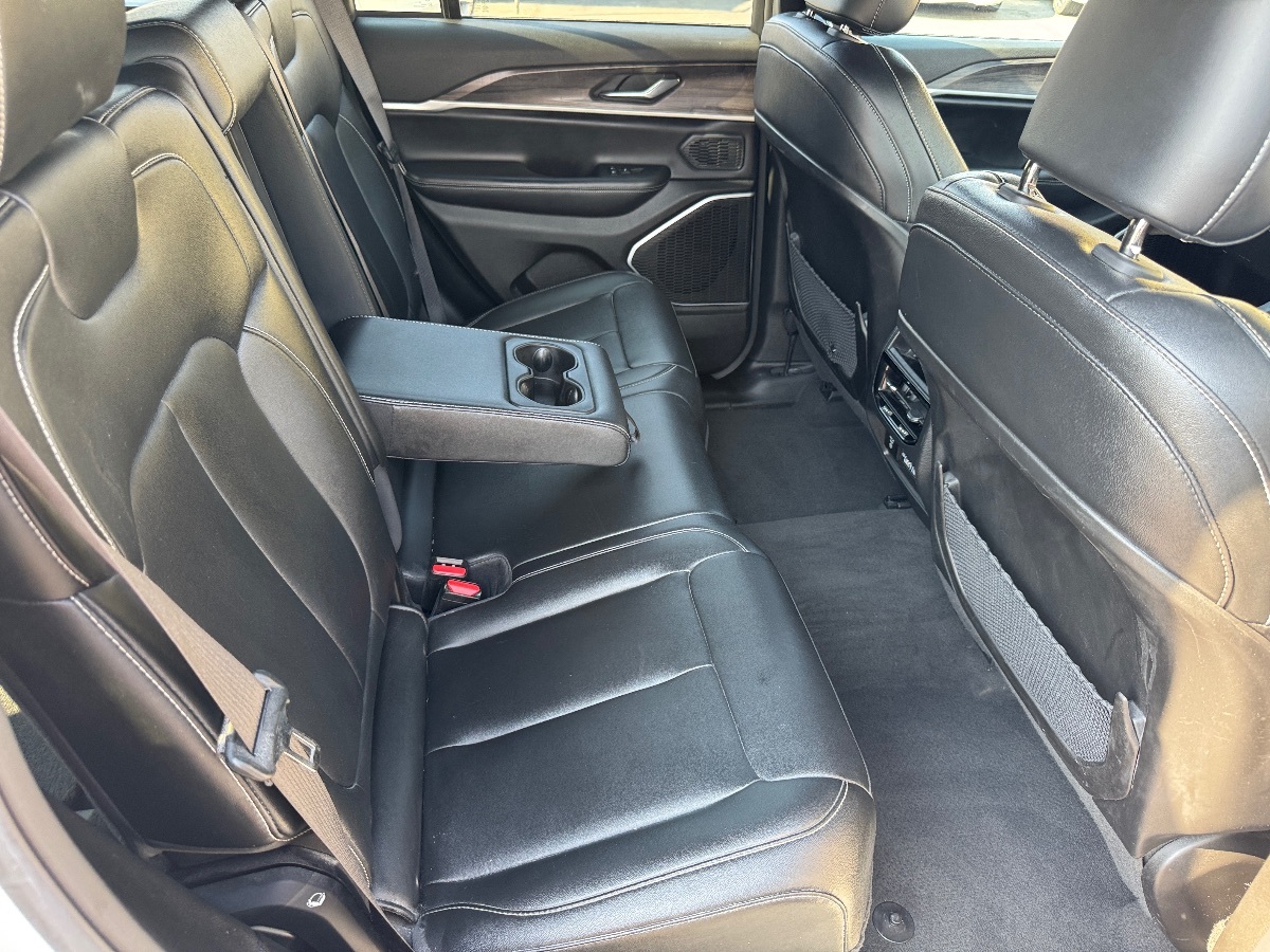 2024 Jeep Cherokee Limited 4xe photo 11
