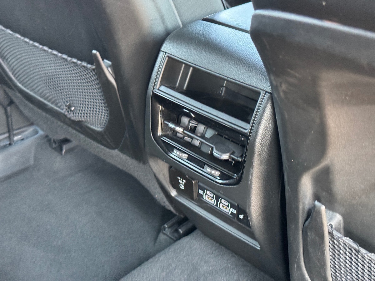 2024 Jeep Cherokee Limited 4xe photo 12