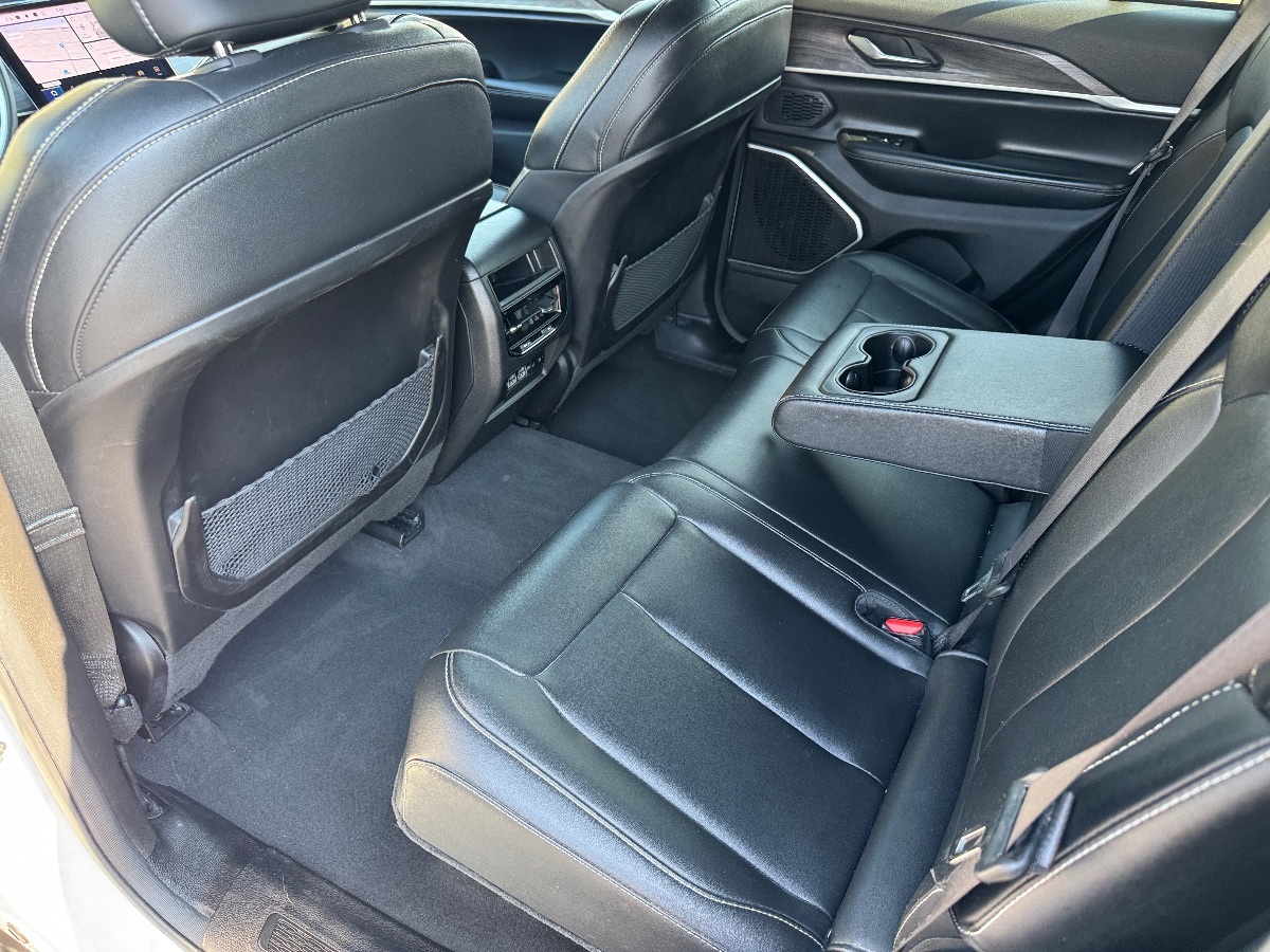 2024 Jeep Cherokee Limited 4xe photo 13