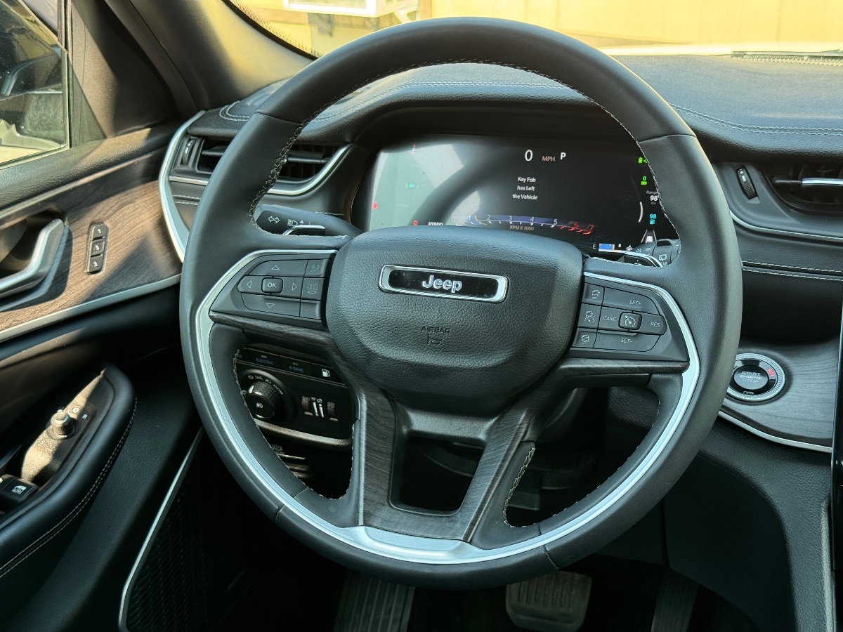 2024 Jeep Cherokee Limited 4xe photo 17