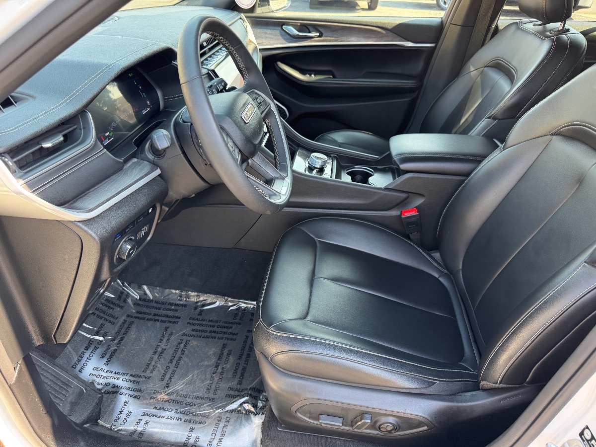 2024 Jeep Cherokee Limited 4xe photo 18