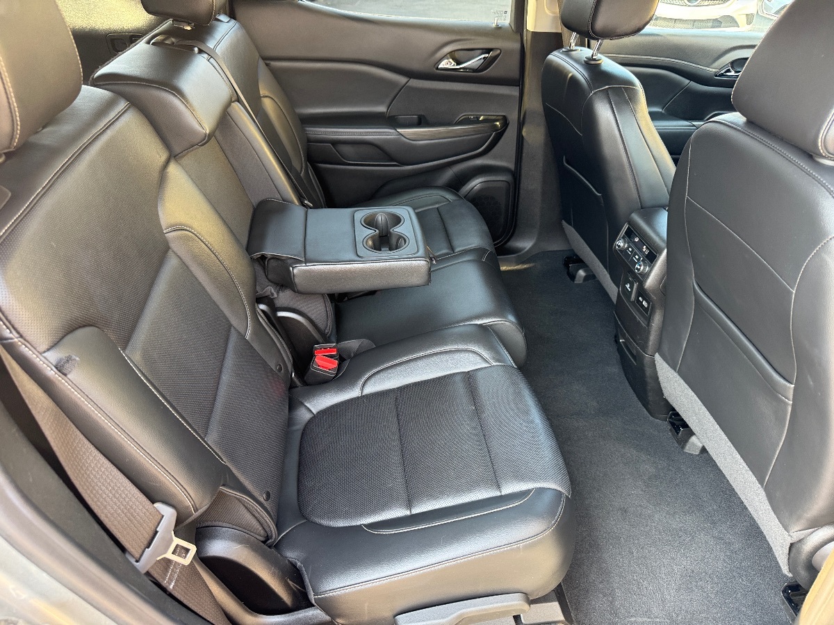 2023 Gmc Acadia SLT photo 17