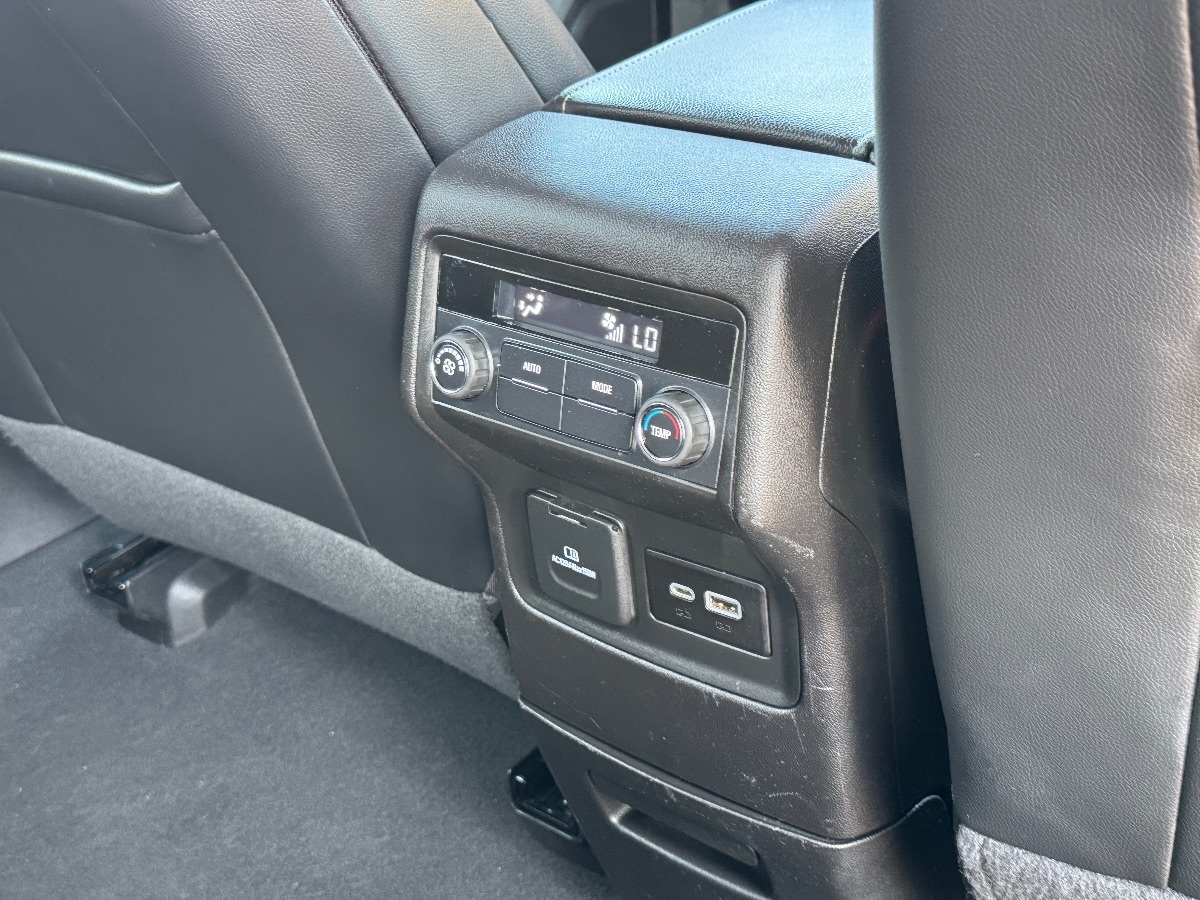 2023 Gmc Acadia SLT photo 19