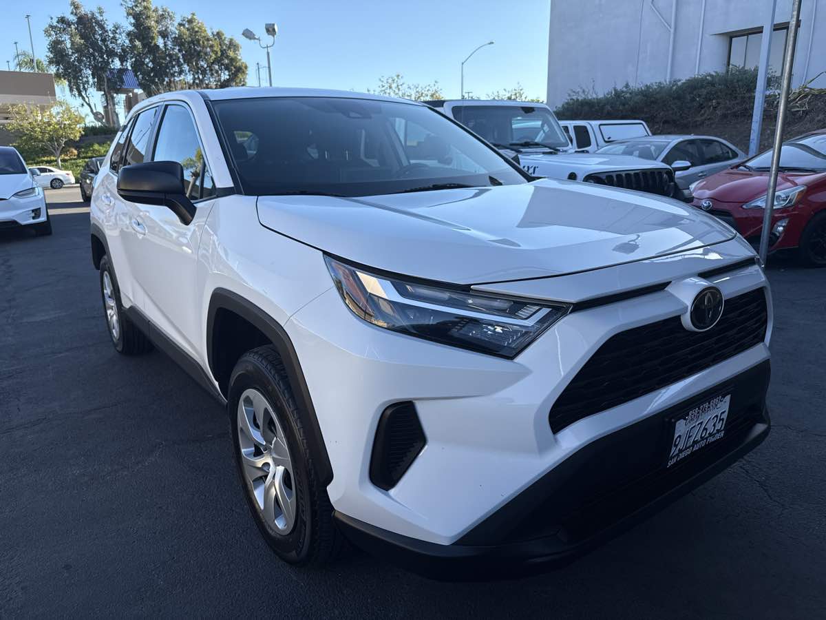 2024 Toyota RAV4 LE photo 2