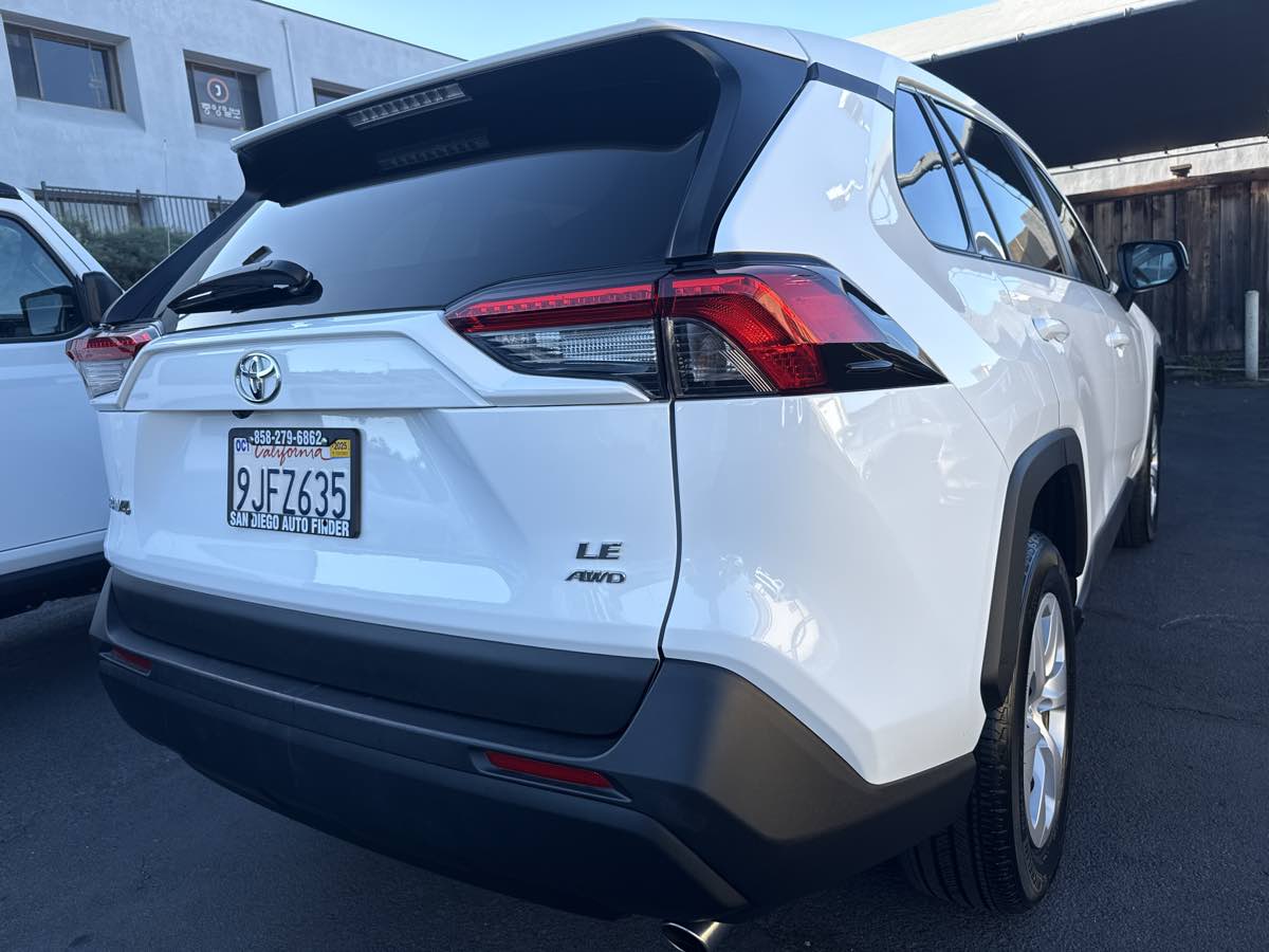 2024 Toyota RAV4 LE photo 4