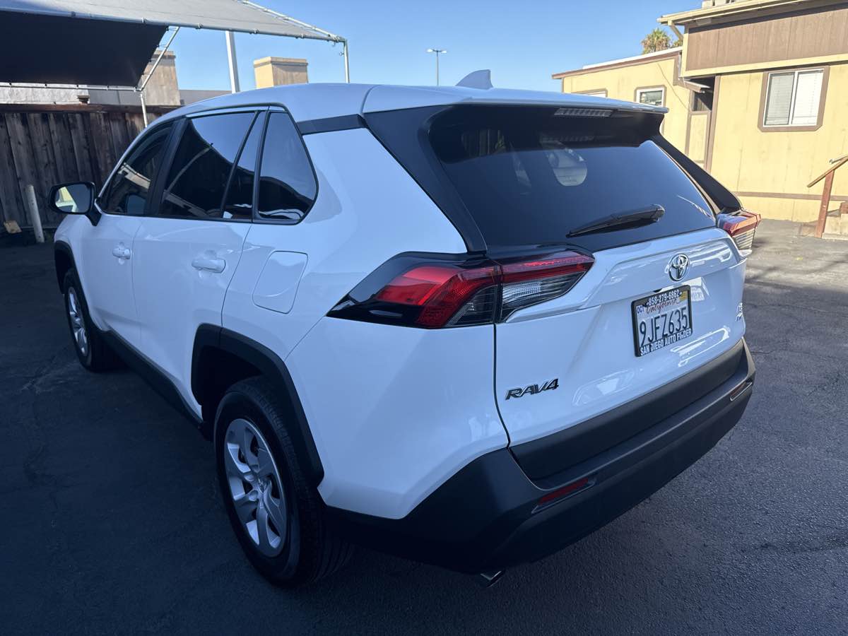 2024 Toyota RAV4 LE photo 5