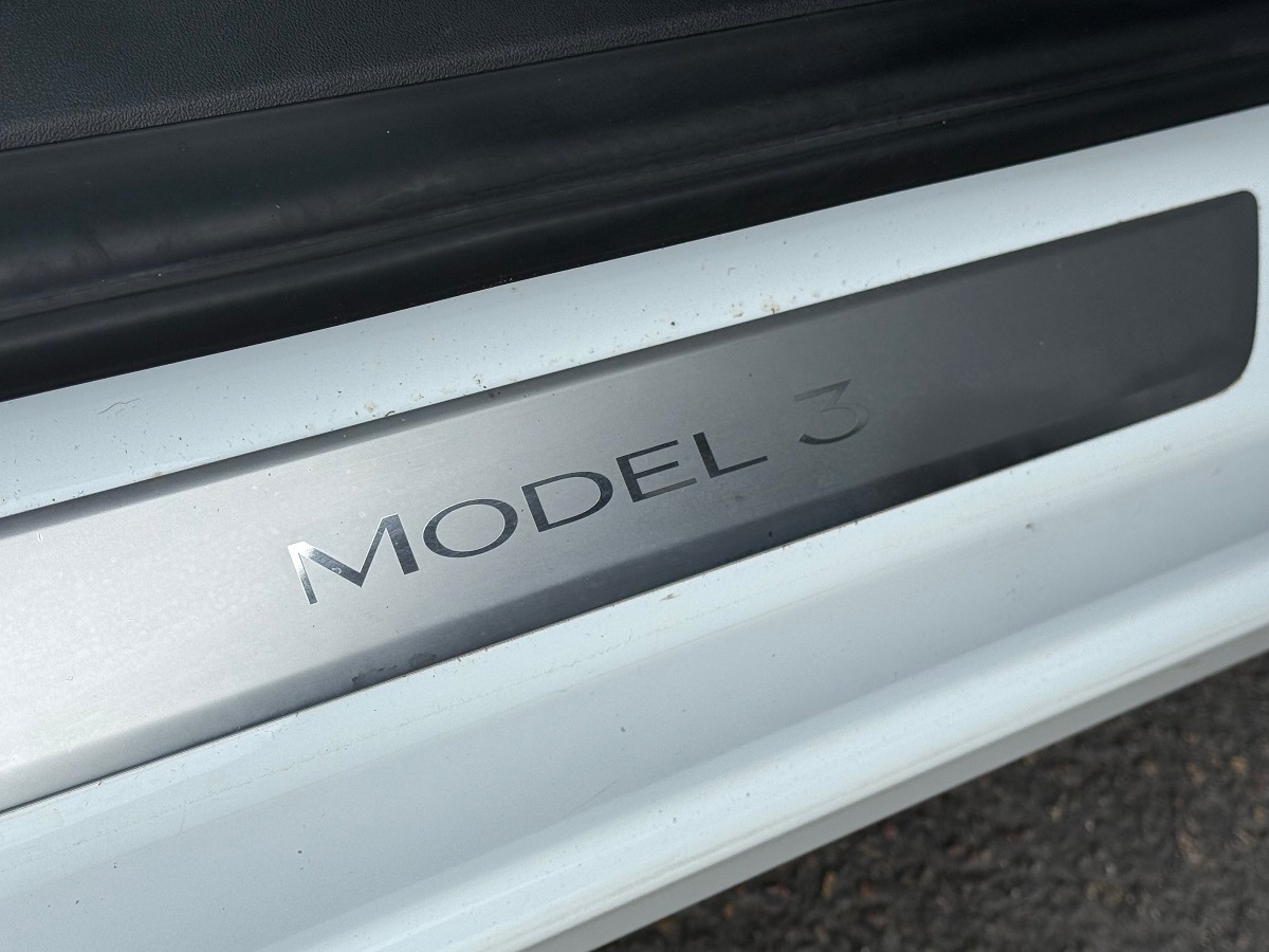 2019 Tesla Model 3 Standard Range Plus photo 17