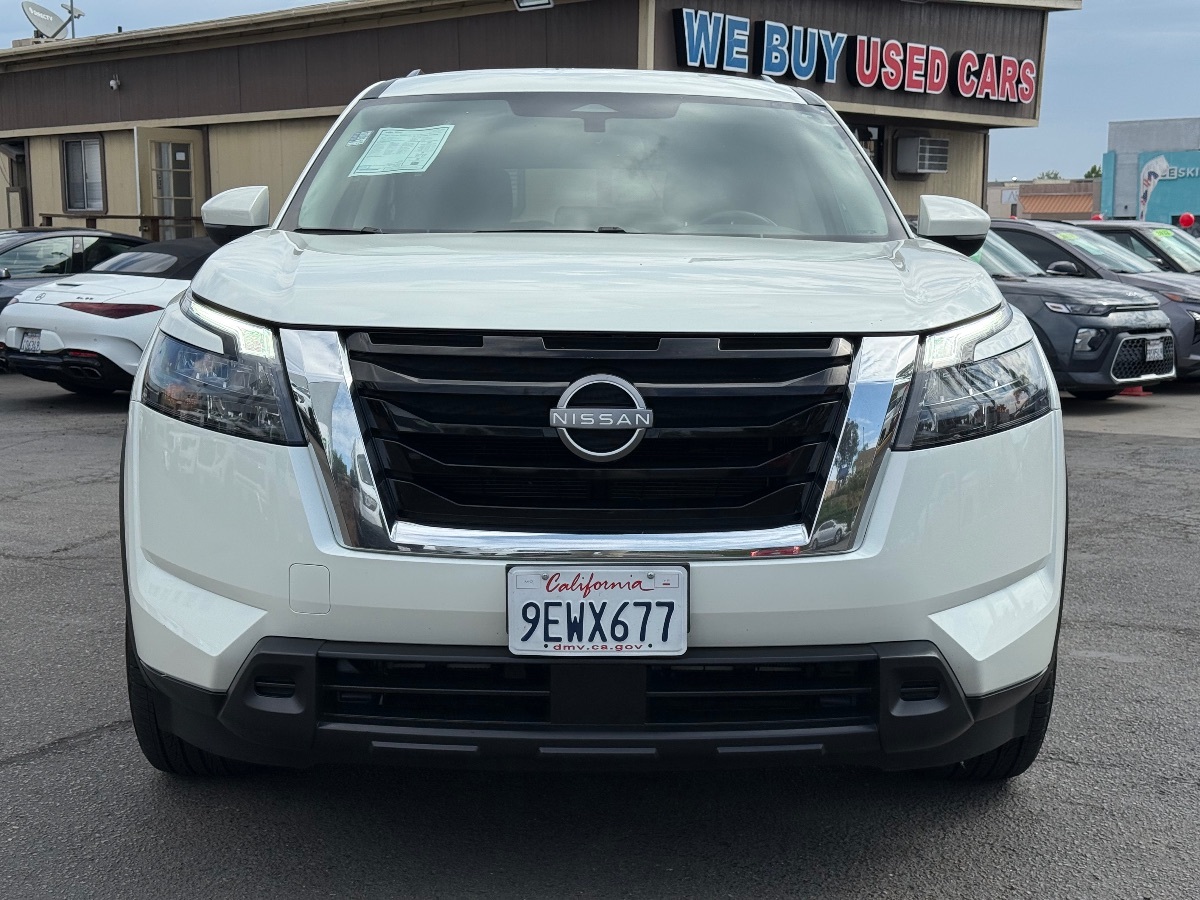 2023 Nissan Pathfinder SV photo 4