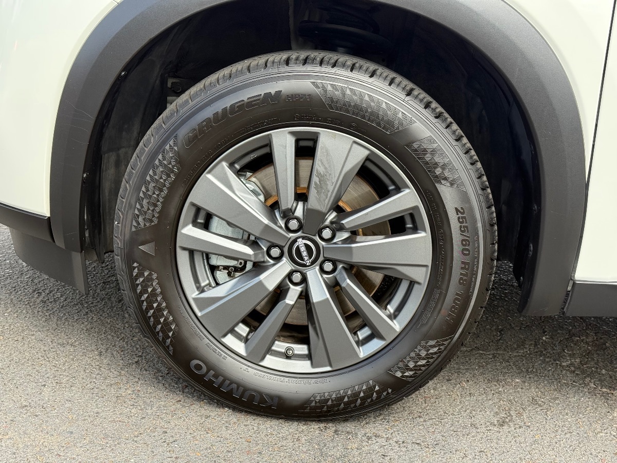 2023 Nissan Pathfinder SV photo 5
