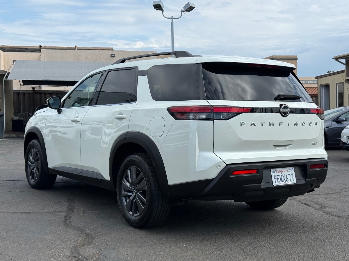 2023 Nissan Pathfinder SV photo 8