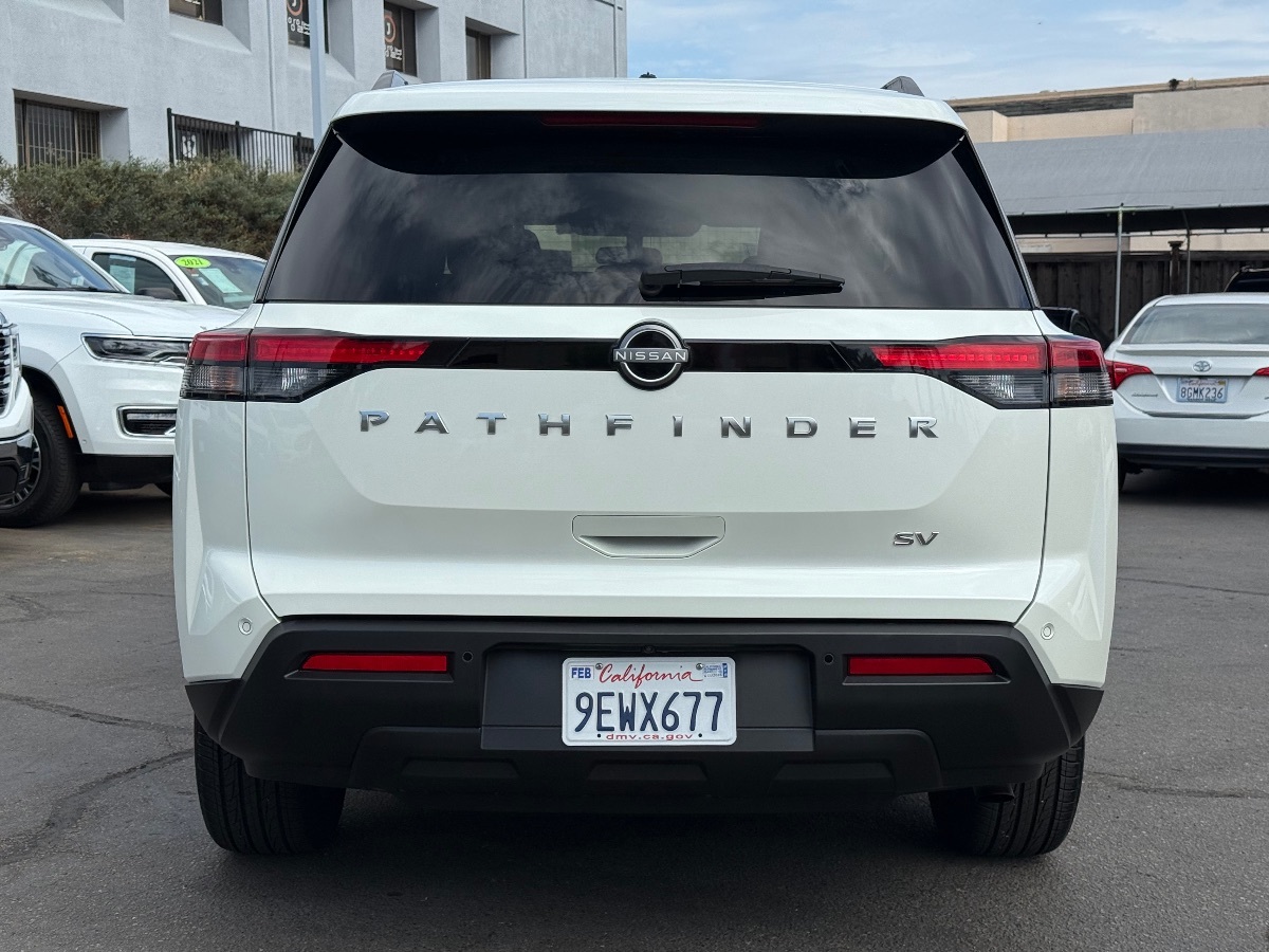 2023 Nissan Pathfinder SV photo 9
