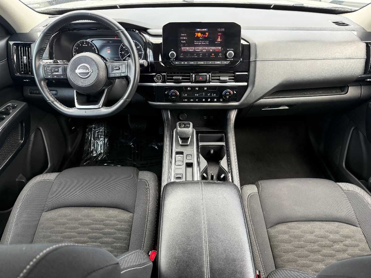 2023 Nissan Pathfinder SV photo 18