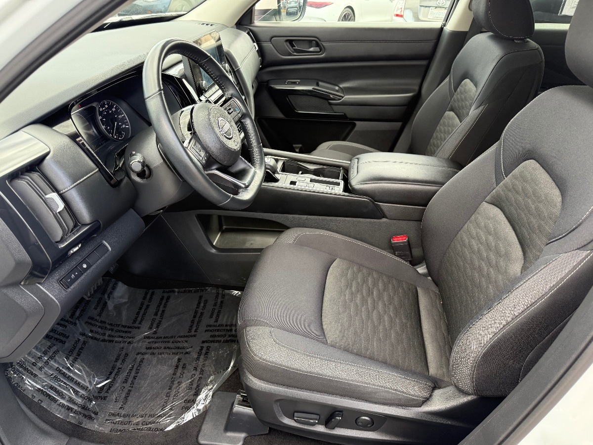 2023 Nissan Pathfinder SV photo 22
