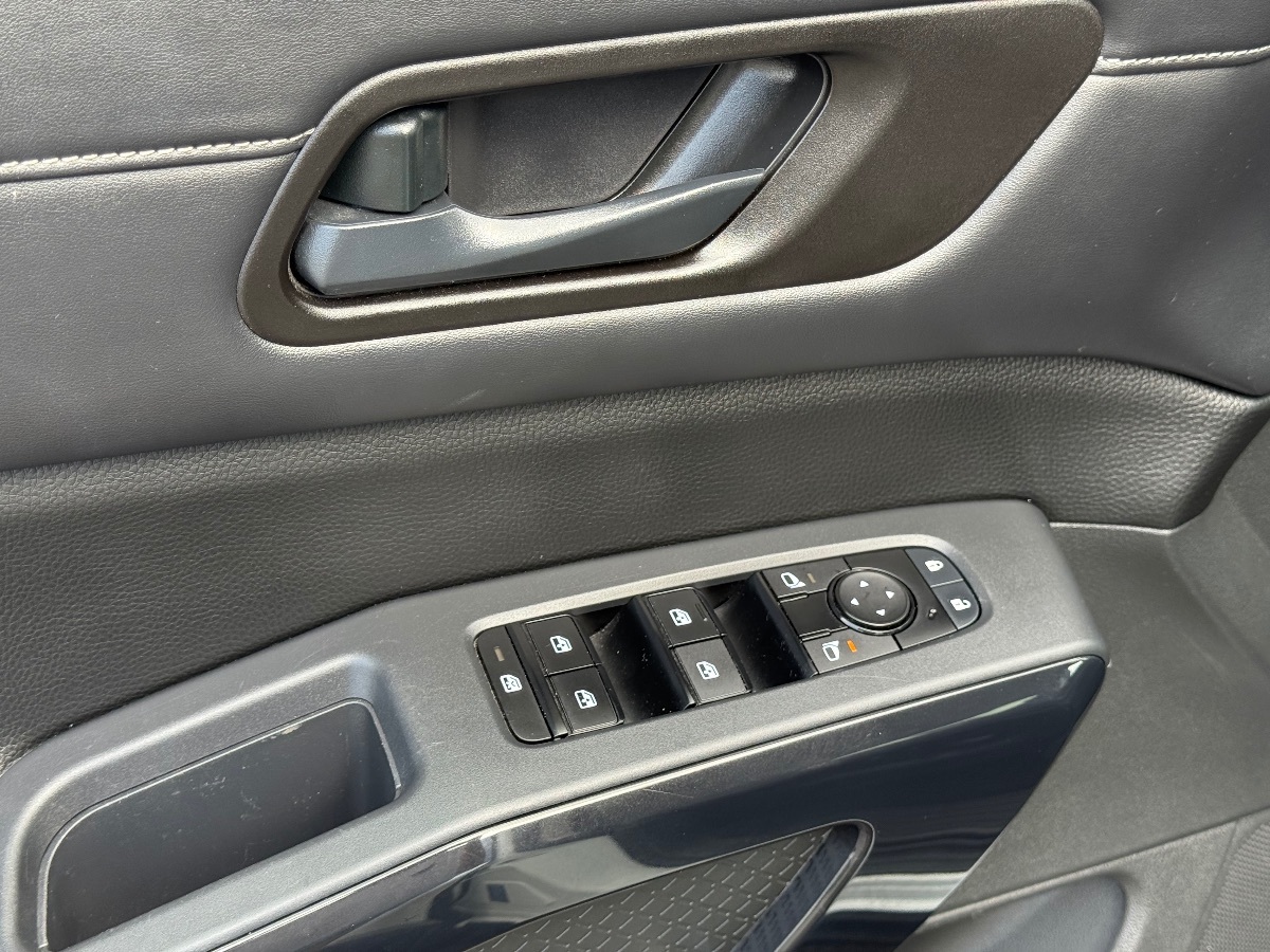 2023 Nissan Pathfinder SV photo 24