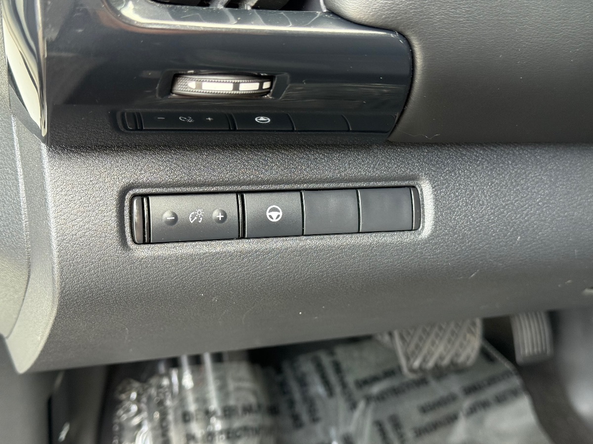 2023 Nissan Pathfinder SV photo 25