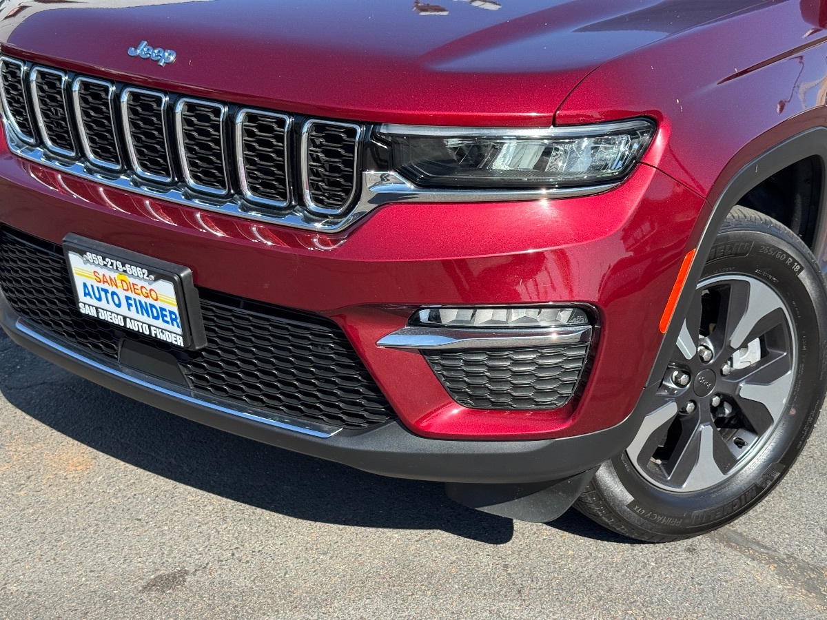 2023 Jeep Cherokee 4xe photo 3